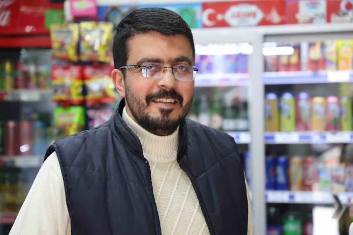 Elazığ’da İnsanlık Ölmemiş Dedirten Olay: Bulduğu Paranın Sahibini Arıyor