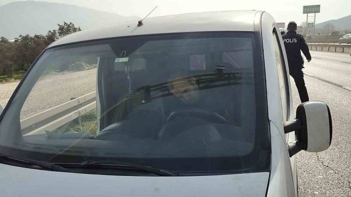 Ecel Direksiyon Başında Yakaladı