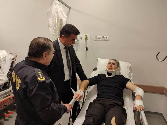 17 Yaşında Direksiyon Başını Geçti, Kaçarken Polisi Yaraladı