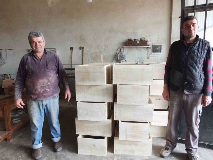 Havranlı Marangoz Başarılı Kovan Üreticisi Oldu