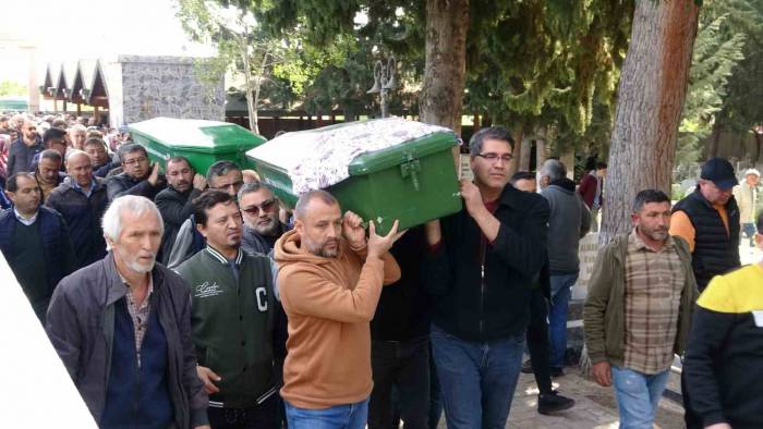 Emekli Olunca Yaylaya Yerleşmişler: Yangında Ölen Çift Son Yolculuğuna Uğurlandı