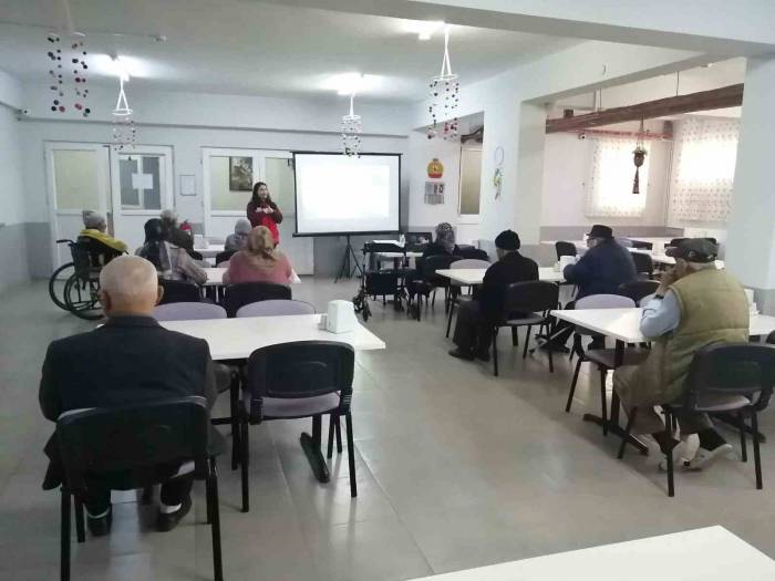 Nazilli’de Huzurevi Sakinlerine İletişim Becerileri Eğitimi Verildi