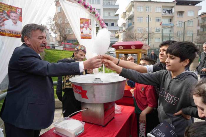 Muhtar Adayından Çocukların Gönlüne Dokunan Hareket
