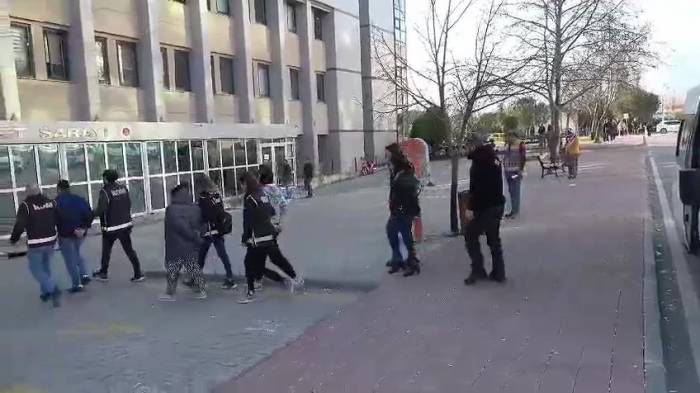 Sosyal Medya Dolandırıcıları 107 Vatandaşı 348 Bin Tl Dolandırdı