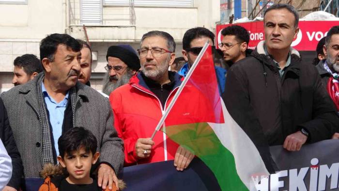 Van’daki Hekimlerden ’sessiz Protestolar’ Devam Ediyor