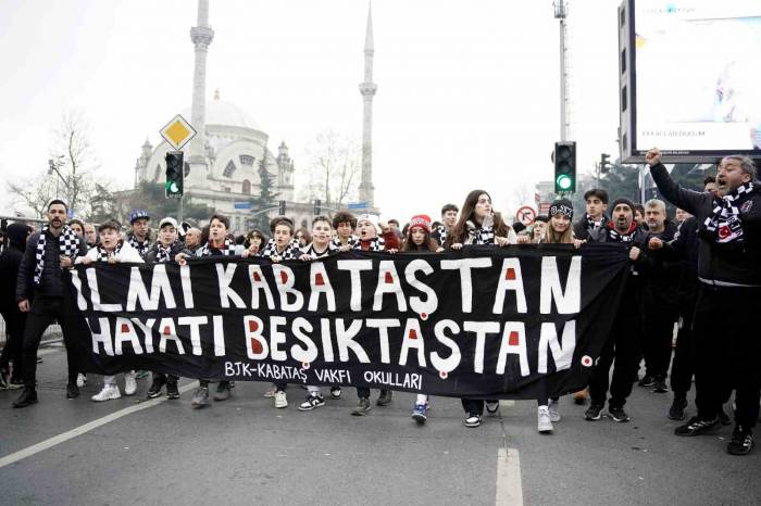 Beşiktaş Taraftarından Derbide Takımlarına Büyük Destek