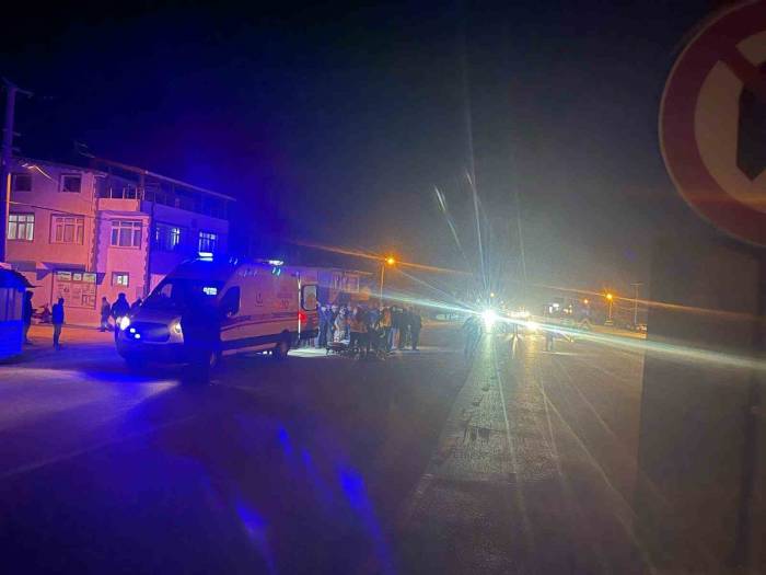 Çanakkale’de Karşıdan Karşıya Geçerken Otomobilin Çarptığı Yaya Hayatını Kaybetti