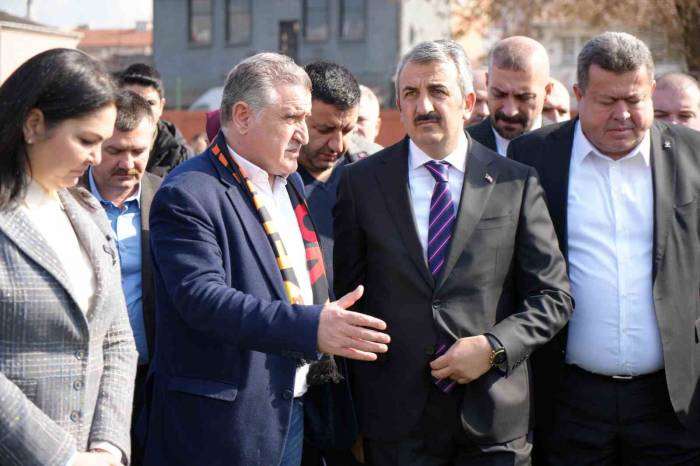 Bakan Bak: “Kırkpınar İle İlgili Projelerimiz Hazır”