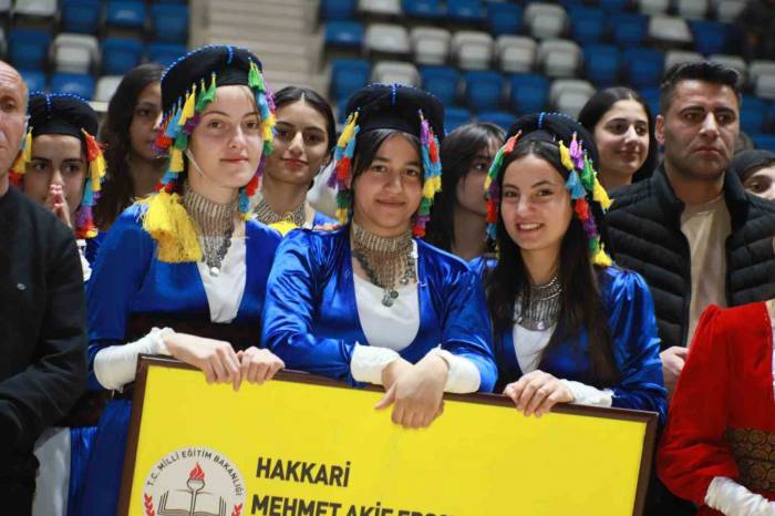 Hakkari’de “Kulüpler Arası Halk Oyunları Yarışması” Yapıldı
