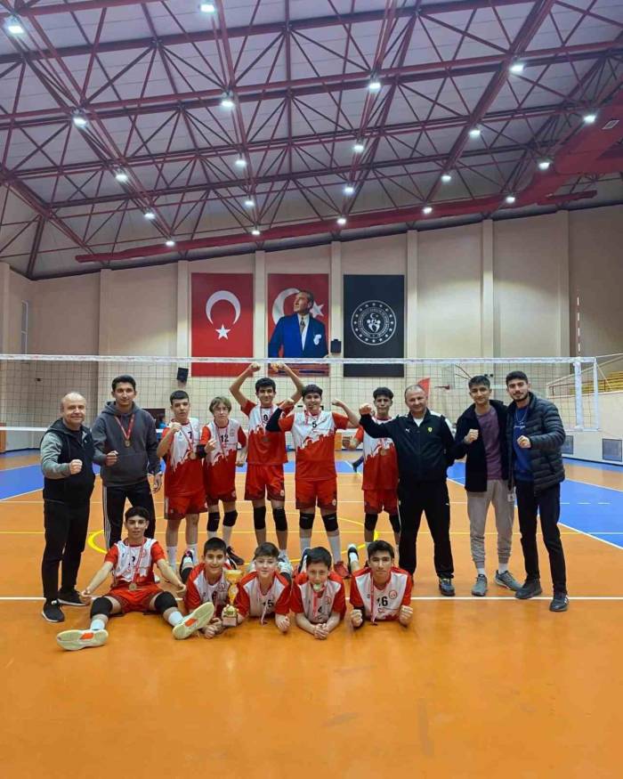 Kayseri Elit Voleybol Spor Midi Erkeklerde Şampiyon Oldu
