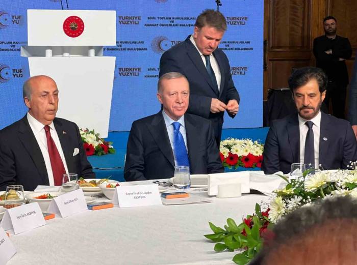 Cumhurbaşkanı Erdoğan: "Büyüme Tarafında Olumlu Tablo Devam Ediyor"