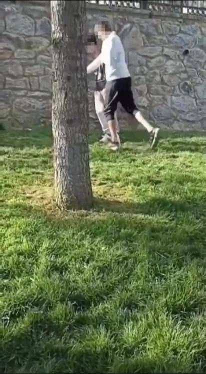 Akran Zorbalığı Kamerada: Yumruk Atıp Silah Çekti