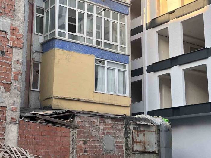 Avcılar’da İlginç Olay: Evini Emlakçıya Kiraya Verdi, Emlakçı Daireye 30 Yatak Koyup Başkalarına Kiraladı