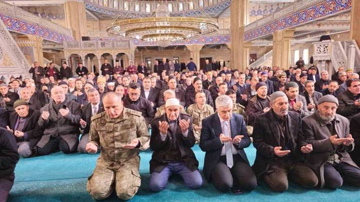 Helikopter Kazasında Şehit Düşen Askerler İçin Mevlit Programı Düzenlendi