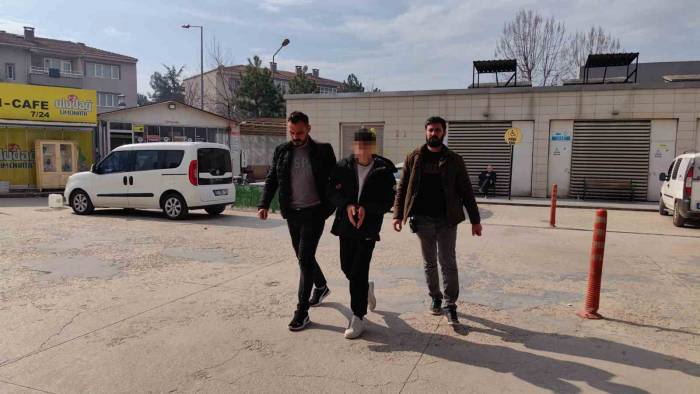 Bursa’da 18 Yaşındaki Genç, 3.5 Milyonluk Sazan Sarmalı Taktiğiyle Dolandırdı