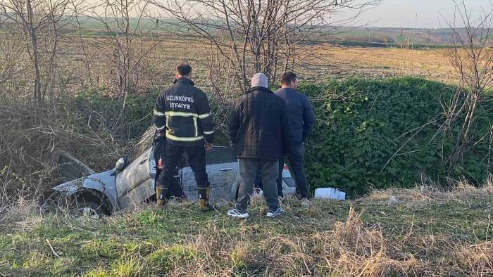 Otomobil Şarampole Uçtu: 1 Yaralı