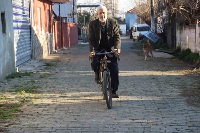 57 Yıldır Aynı Bisikleti Kullanıyor