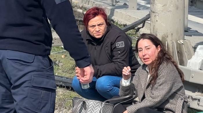 Tem Bağlantı Yolunda Feci Kaza: Burnu Bile Kanamadan Kurtulan Kadın Aracına Bakıp Ağladı