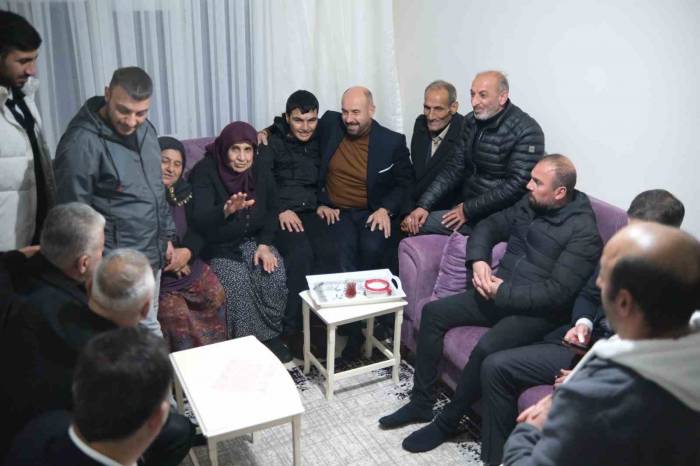 Evi Yanan Aileye Yardım Eli