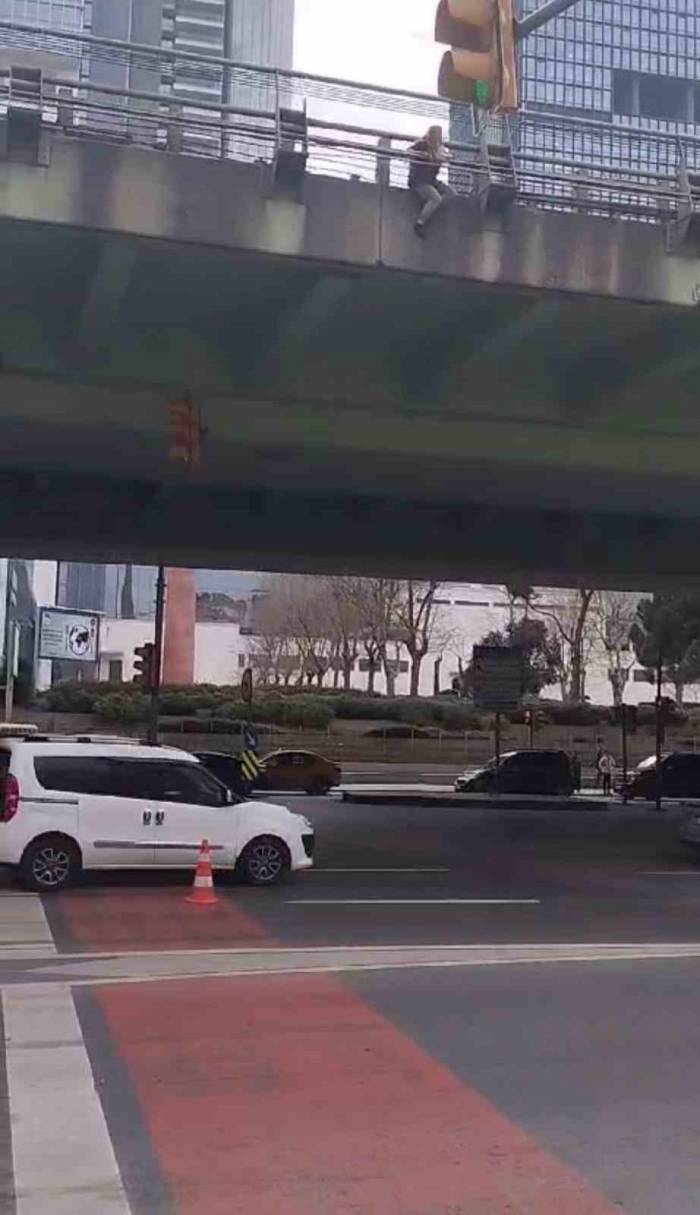 Şişli’de Kadın Viyadükten Aşağıya Atladı, Son Anda Yatağa Düştü: O Anlar Kamerada