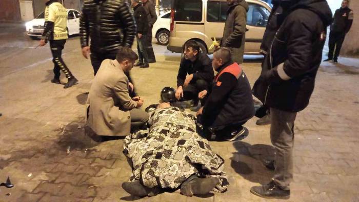 Yaralı Üşümesin Diye Üzerine Battaniye Örttüler