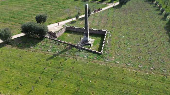 Şeftali Bahçesinin Tam Ortasında 2 Bin Yıllık Tarih