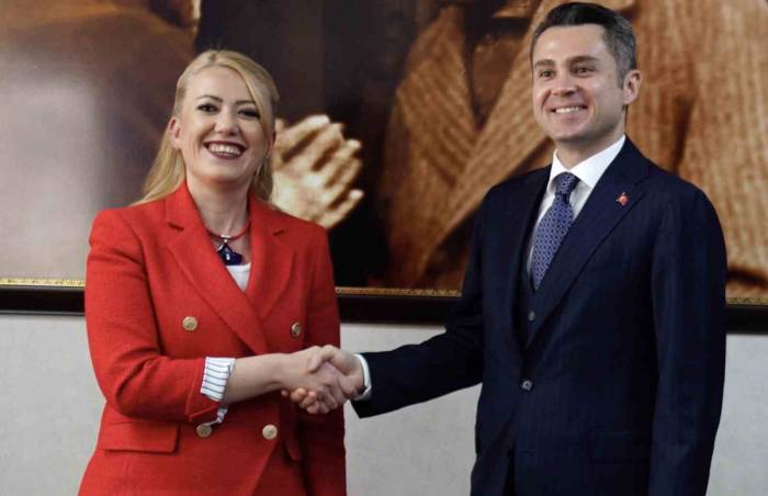 Merkezefendi Adayı Başer, Rakibi Şeniz Doğan’la Bir Araya Geldi