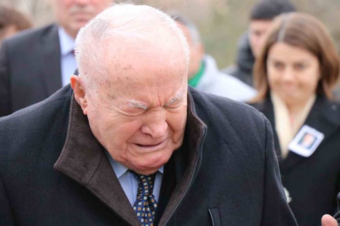 "Bolu’nun Babasını" Anarken Gözyaşlarını Tutamadı