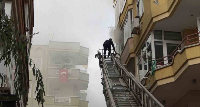 Alanya’da Apartman Dairesinde Yangın Paniği