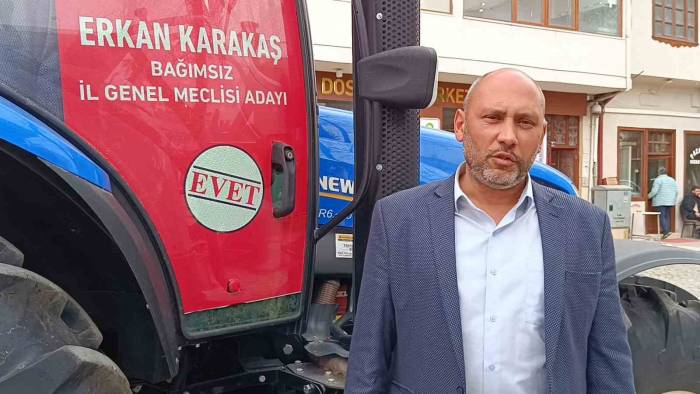 Traktörünü Seçim Arabası Yaptı