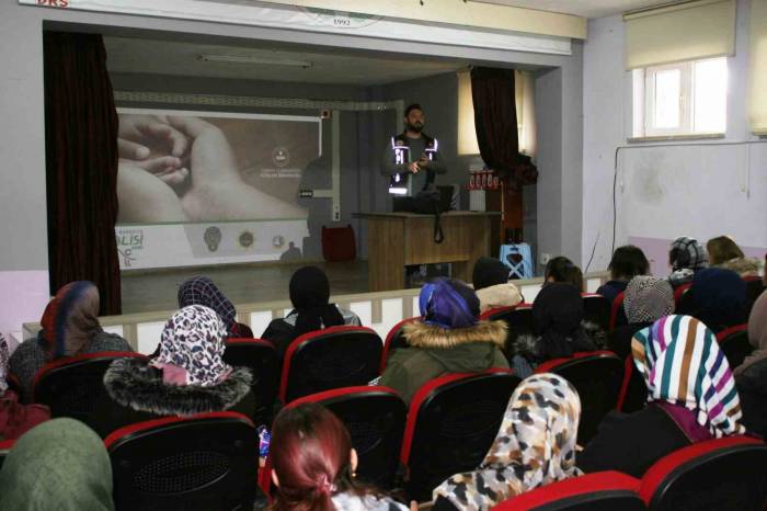 Bozüyük’te Narkotik Polislerden Velilere Eğitim Semineri