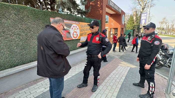 Bursa Polisi Okul Önlerini Ve Çevresini Mercek Altına Aldı