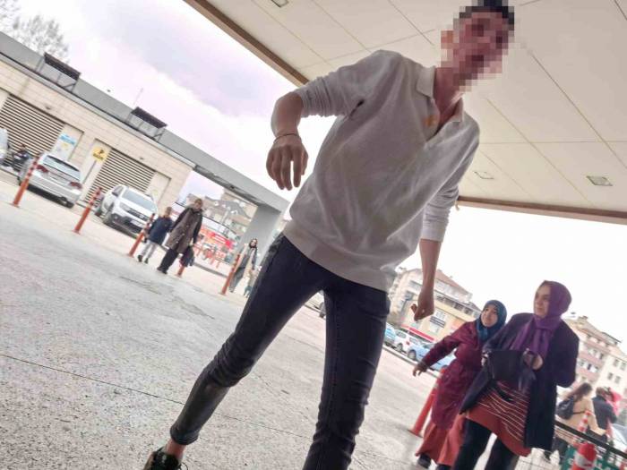 Sevgilisinin Abisi Önce Darp Etti, Sonra Biber Gazı Sıktı