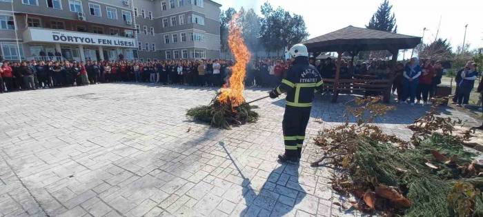 Dörtyol’da Öğrencilere Ve Personellere Yangın Eğitimi Verildi