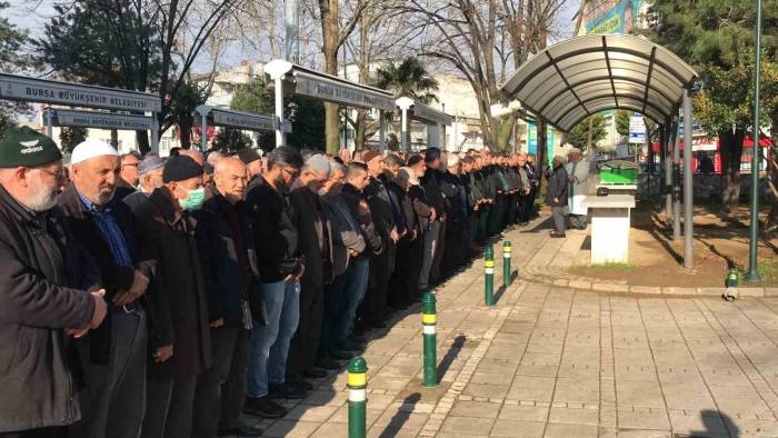 Depremden Korkup 2. Kattan Atlayan Genç Gözyaşlarıyla Toprağa Verildi