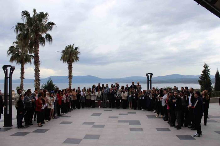 Bakan Bak: "En Önemli Hedeflerimizden Birisi Bağımlılıkla Mücadele"