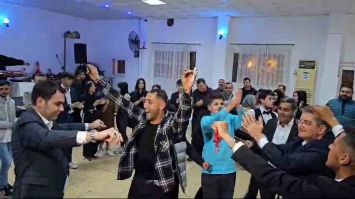 Cumhur İttifakı Adayı Ve Chp Adayından Karşılıklı Çiftetelli