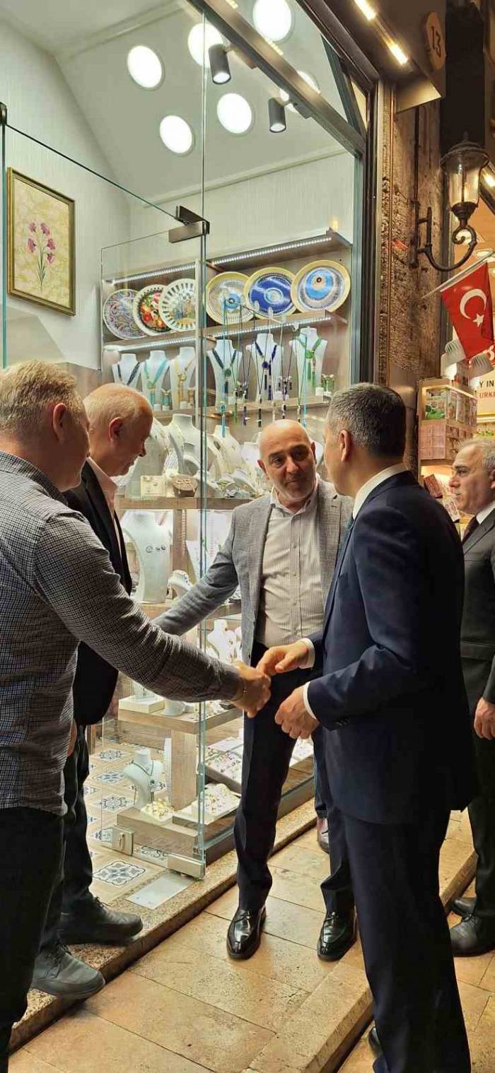 İçişleri Bakanı Yerlikaya, Kapalı Çarşı Ve Mısır Çarşısını Ziyaret Etti