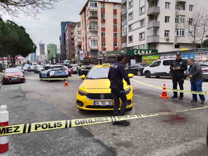Kadıköy’de Taksiciyi Gasp Edip Bıçakladılar