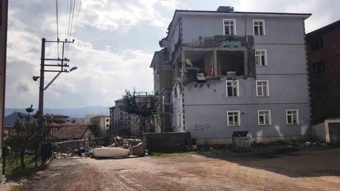 İki Yıldır Kapalı Olan Yol Vatandaşın Tepkisini Çekiyor