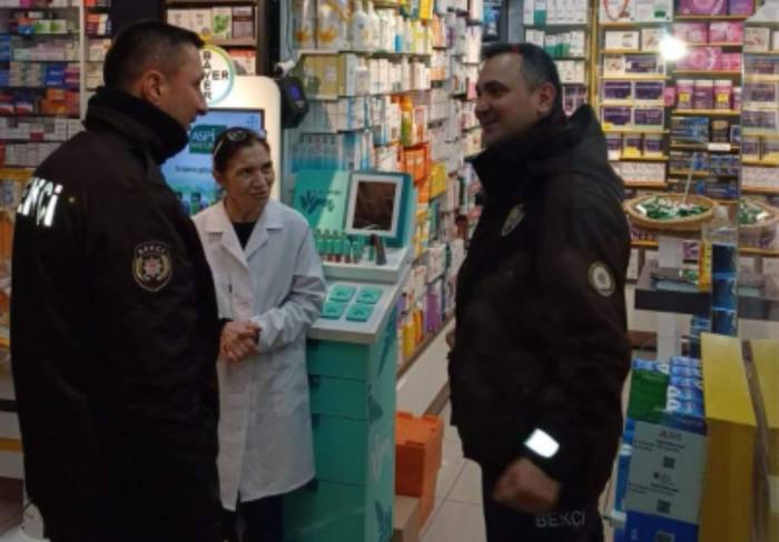 Mahalle Bekçilerinden Nöbetçi Eczanelere Moral Ziyareti