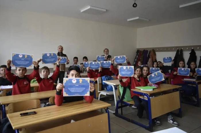 Okullarda ’gıda Güvenirliği’ Ve ’su Verimliliği’ Konularında Eğitimler Verilmeye Devam Ediyor