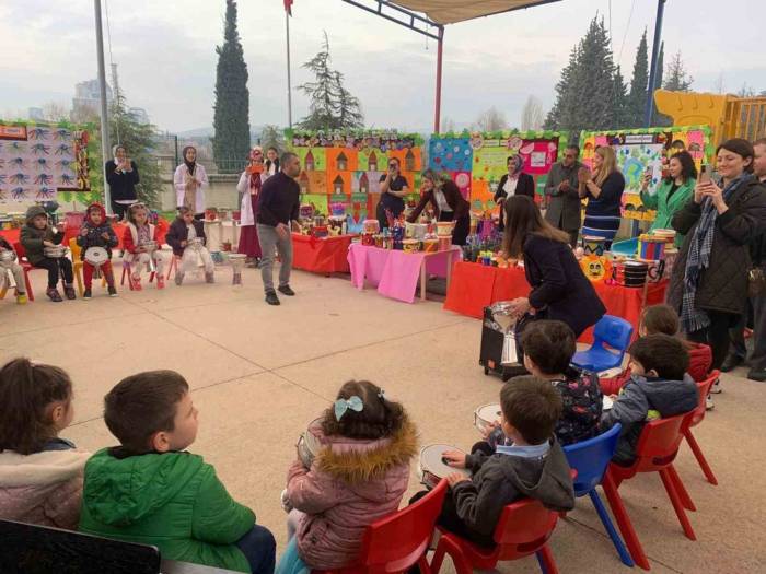 Balıkesirli Miniklerden ‘Hayatın Ritmini Geri Dönüşümle Yakala’ Sergisi