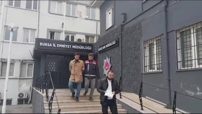 Sahte Hakim Ve Savcı Oldu, Yaşlıların Mobil Banka Hesaplarını Boşalttı