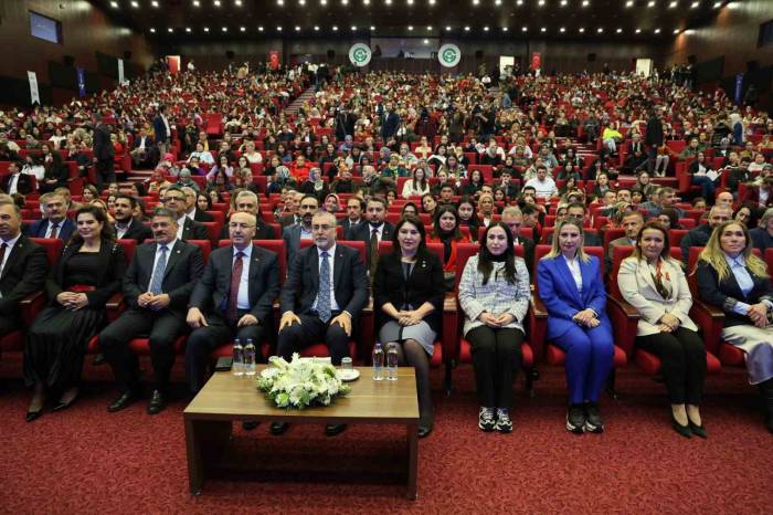 Bakan Işıkhan: “Her Kesimi ‘İstismar Edilebilir’ Olarak Gören Chp Zihniyeti Hiç Değişmiyor”