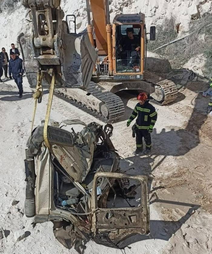 Uçurma Yuvarlanan Kamyonun Sürücüsü Öldü