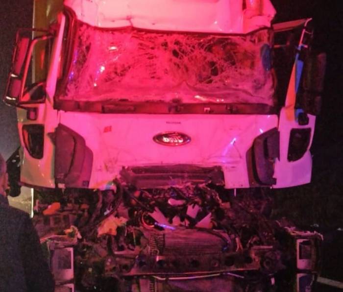 Kamyona Arkadan Çarpan Tırın Sürücüsü Hayatını Kaybetti