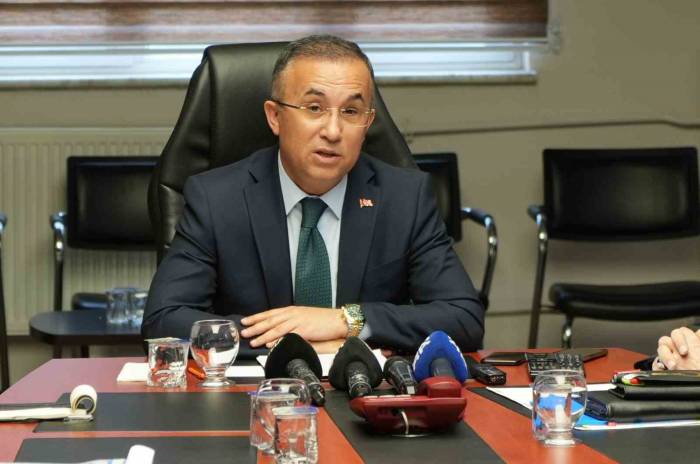 Vali Açıklama Yaparken Çalıntı Aracın Yakalanma Anı Kygs Kameralarına Yansıdı