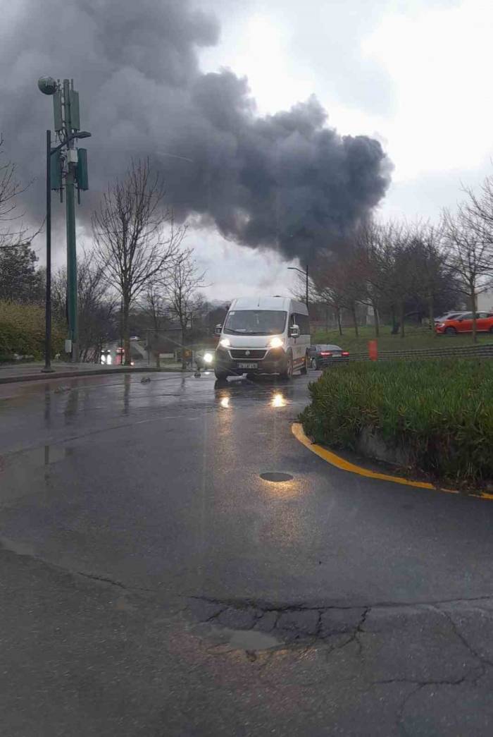 İtü Maslak Kampüsü İçerisinde Yangın