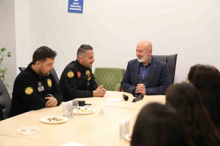 Başkan Çolakbayrakdar, “İnsanı Merkez Alan Hizmet Anlayışıyla Çalışıyoruz”